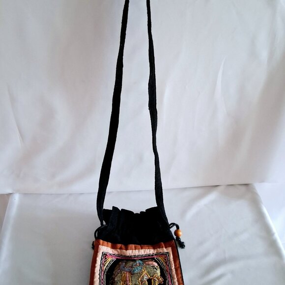 Black Canvas Sequined Elephant Purse - Picture 2 of 10